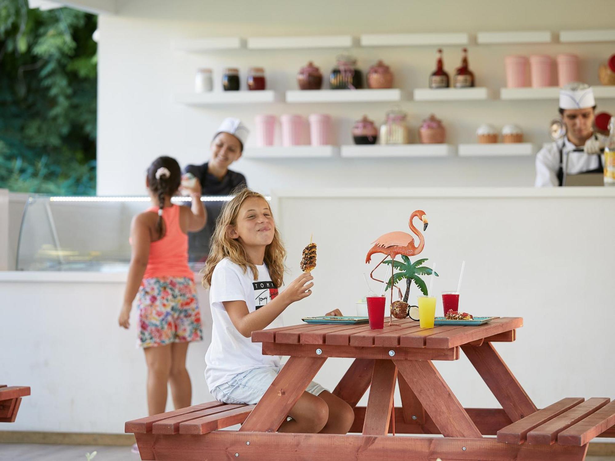 Grecotel Luxme Daphnila Bay (Adults Only) Дассия Экстерьер фото